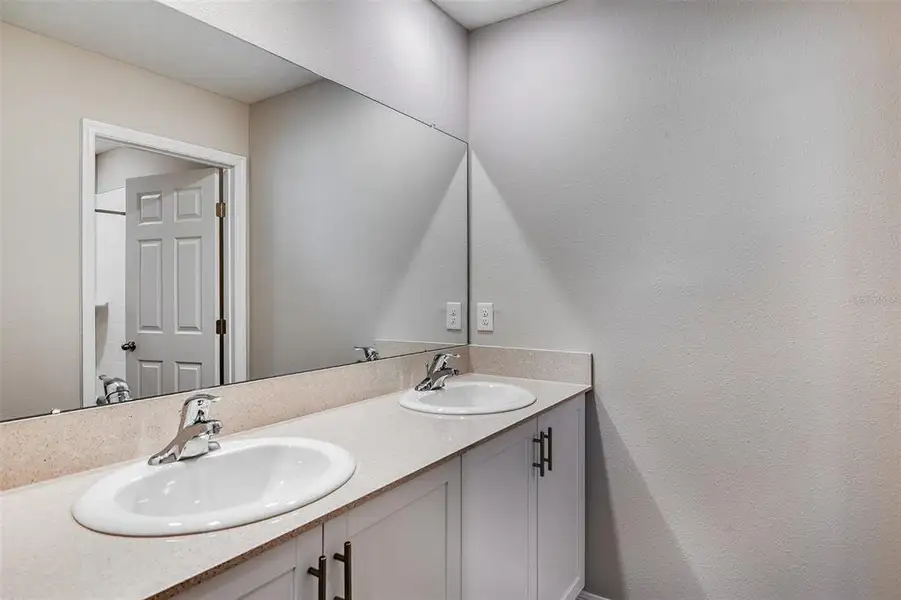 Close-up of interior finishes inside a home in Crosswinds, Haines City (Image 9).