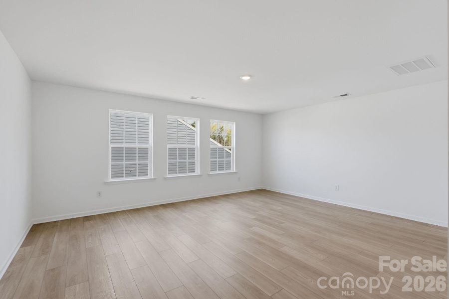 Spacious, unfurnished interior of a new home in Roselyn, Lancaster (Image 20).