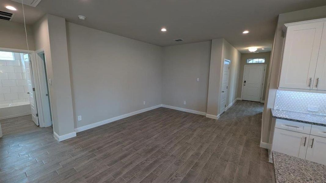 Spacious, unfurnished interior of a new home in Bella Vista, Granbury (Image 10). Spacious, unfurnished interior of a new home in Bella Vista, Granbury (Image 10).