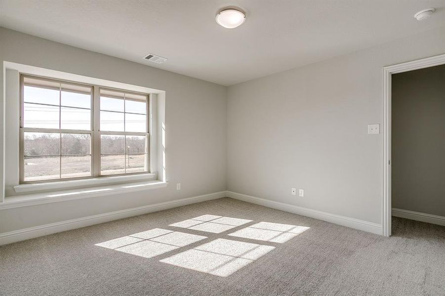 Spacious, unfurnished interior of a new home in Knight's Landing on Eden Road, Arlington (Image 18).