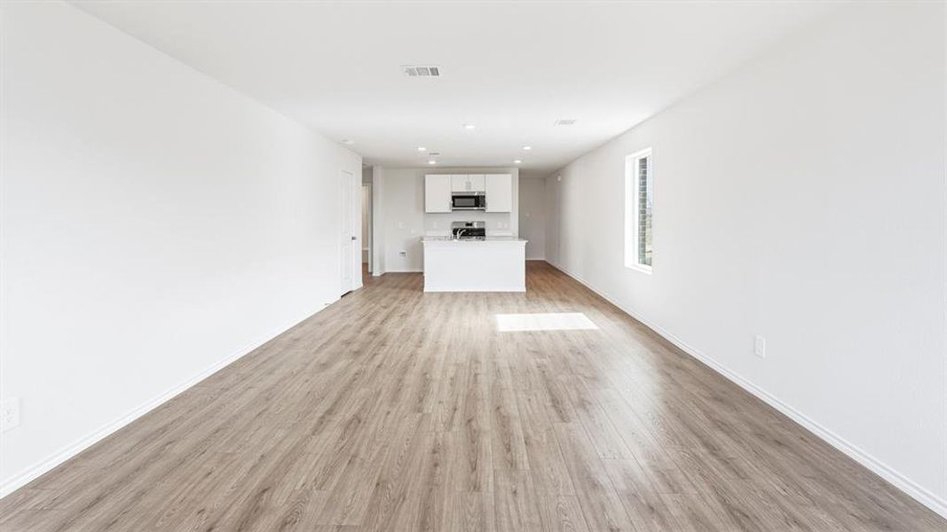 Spacious, unfurnished interior of a new home in Asher Oaks, Bonham (Image 20).
