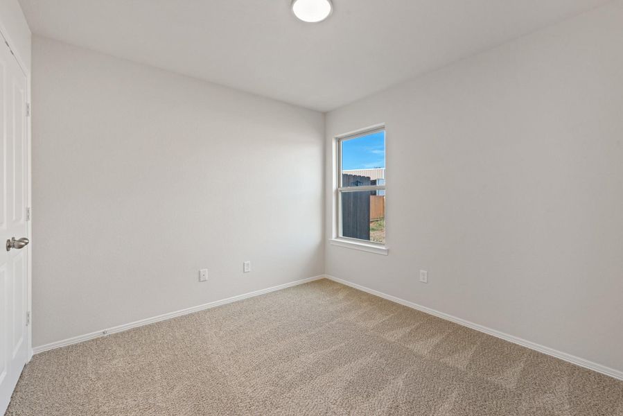 Spacious, unfurnished interior of a new home in , Navasota (Image 7).