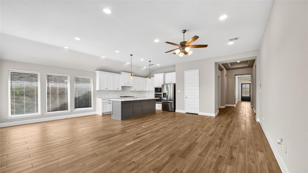 Spacious, unfurnished interior of a new home in , Fulshear (Image 17). Spacious, unfurnished interior of a new home in , Fulshear (Image 17).