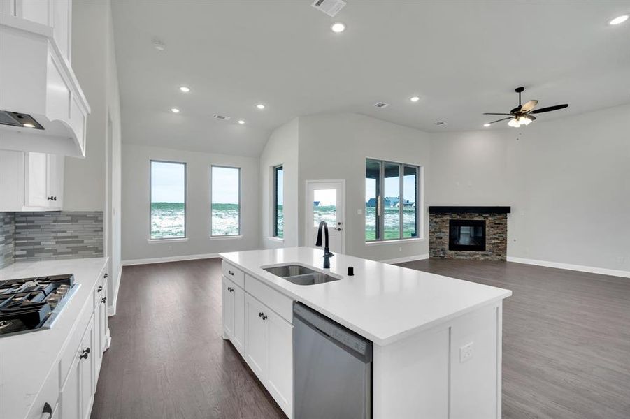 Furnished interior view inside a new home in Levante, Waxahachie (Image 15).