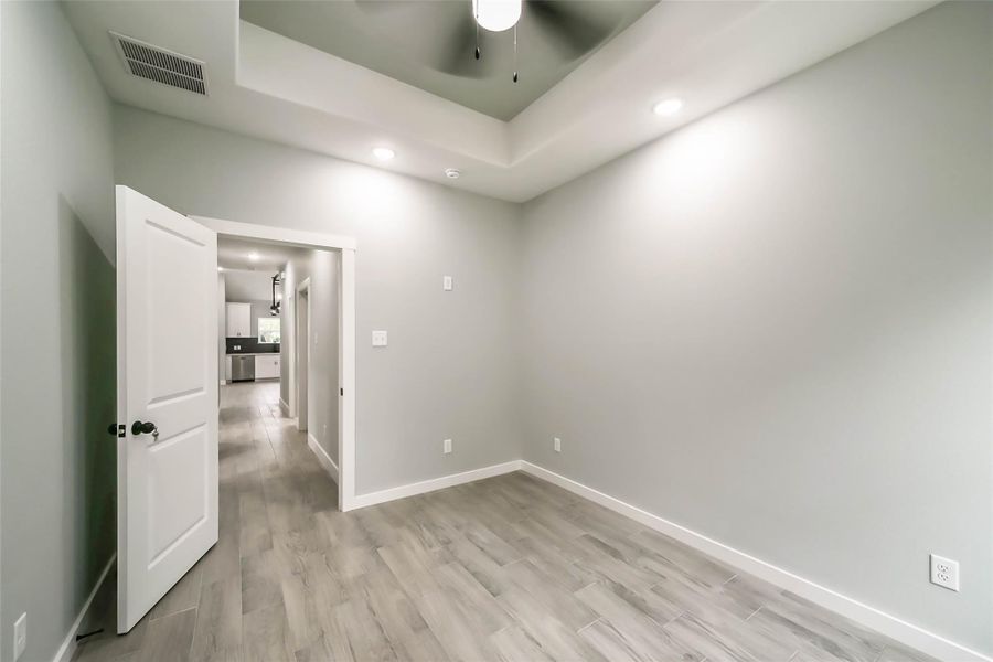 Spacious, unfurnished interior of a new home in , Conroe (Image 27).