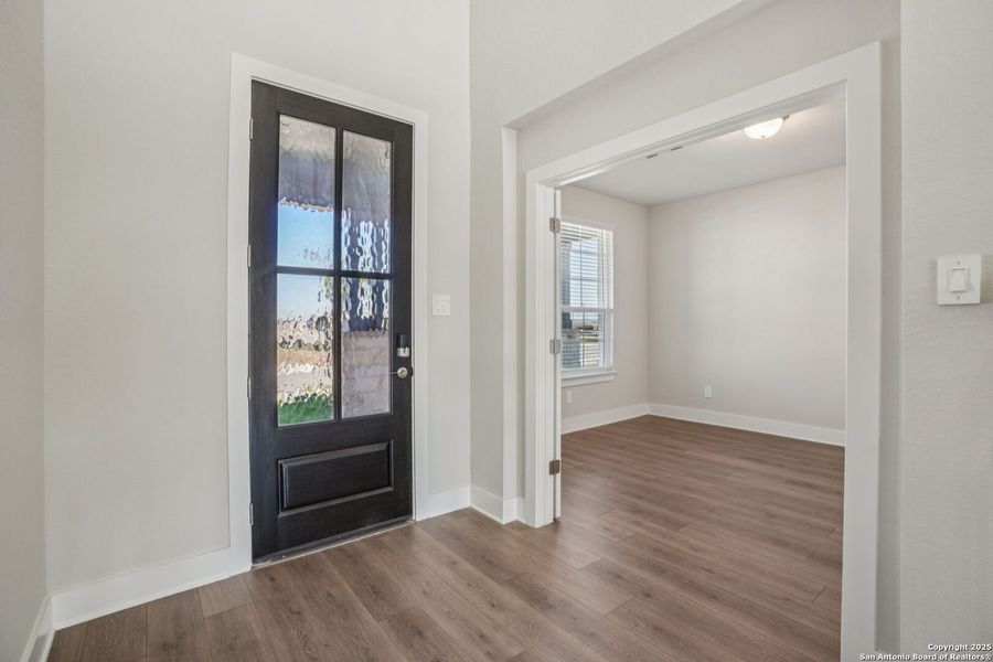 Spacious, unfurnished interior of a new home in Carmel Ranch, Schertz (Image 28).