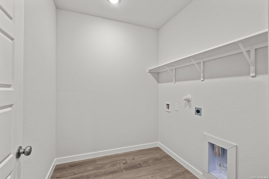 Spacious, unfurnished interior of a new home in Park Place, New Braunfels (Image 33).