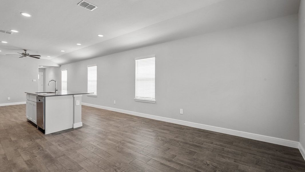 Spacious, unfurnished interior of a new home in The Hills at Reunion, Newark (Image 19).