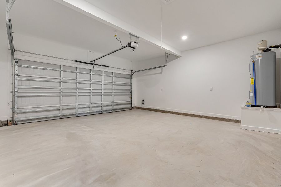 Spacious, unfurnished interior of a new home in Blossom Grove, Crestview (Image 20).