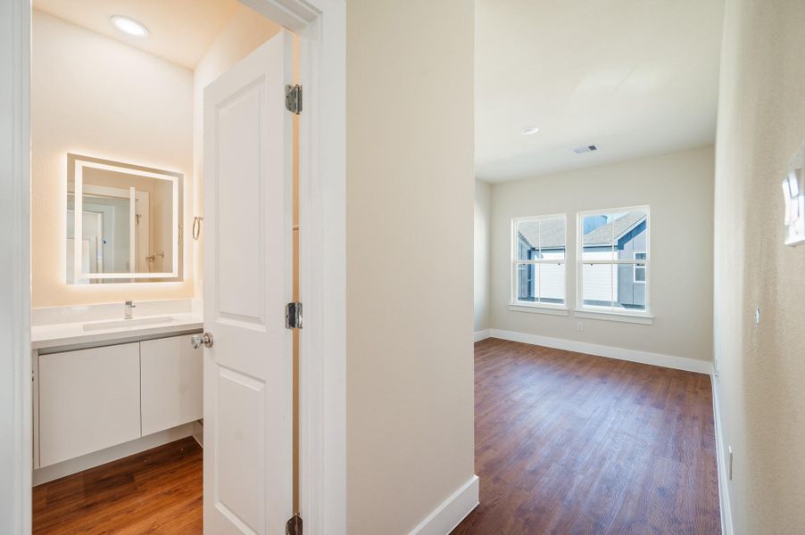 Spacious, unfurnished interior of a new home in Metro Village, Houston (Image 35).