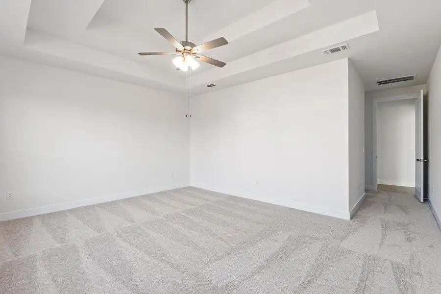 Spacious, unfurnished interior of a new home in Parmer Ranch, Georgetown (Image 28).