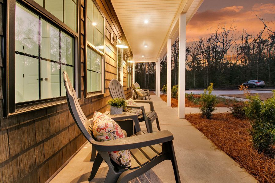Exterior details and patio area of a home in , Hollywood (Image 19).