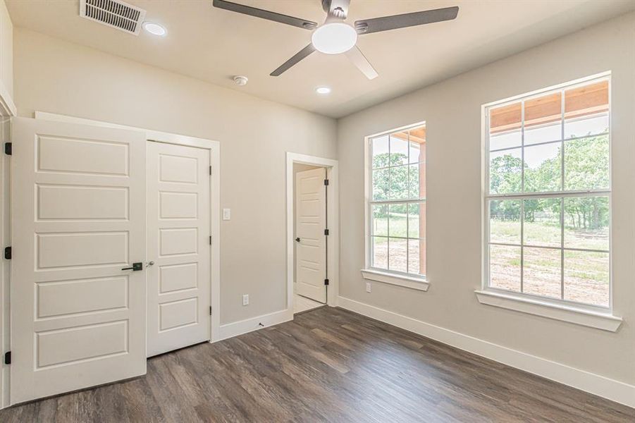 Spacious, unfurnished interior of a new home in , Alvarado (Image 31).