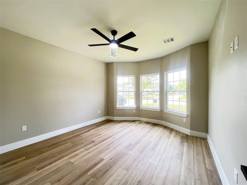 8914 Ivy Spring Ln bedroom 3 with bay window 8914 Ivy Spring Ln bedroom 3 with bay window