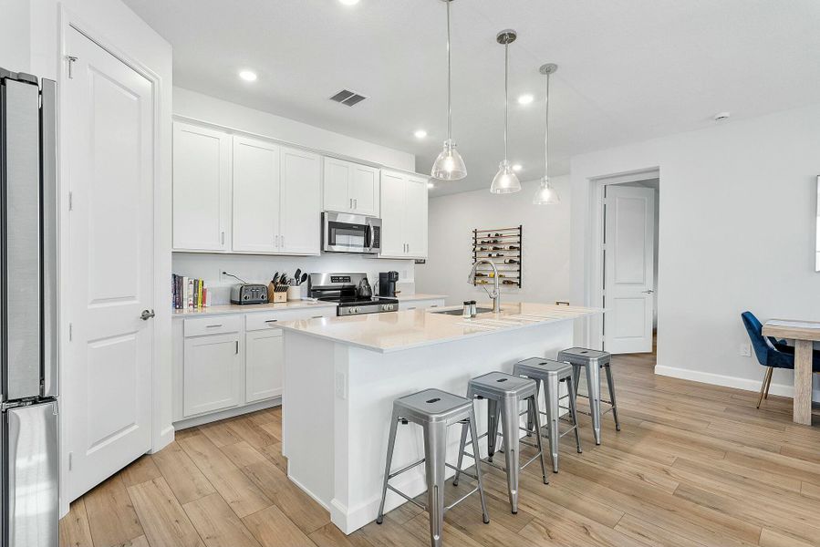 Breakfast Bar & Pantry