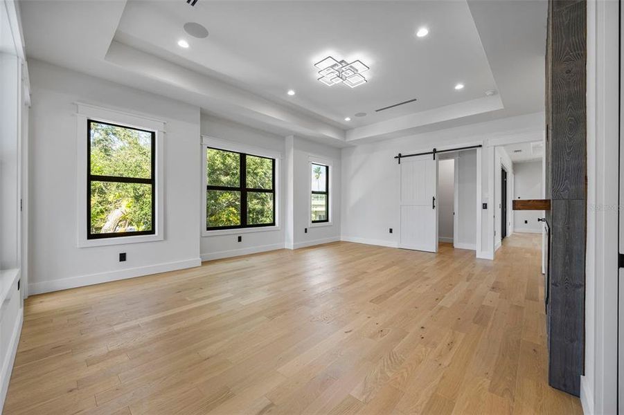 Spacious, unfurnished interior of a new home in , Tampa (Image 46).