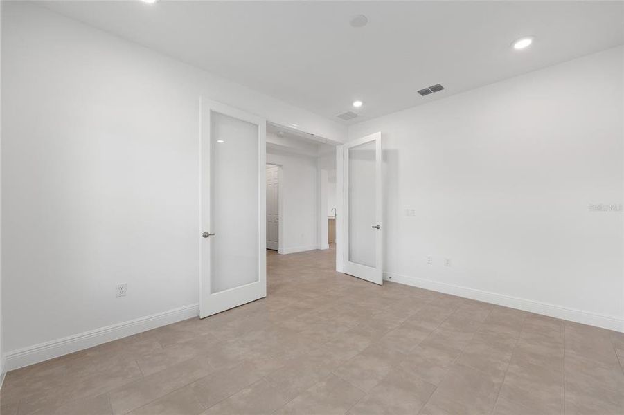 Spacious, unfurnished interior of a new home in , Ocala (Image 39).