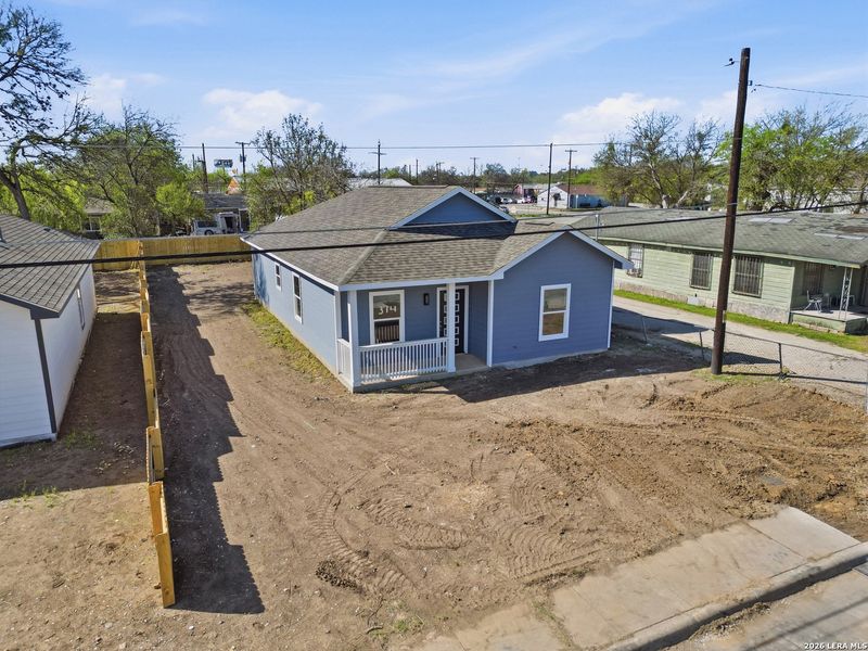 Exterior details and patio area of a home in , San Antonio (Image 13).