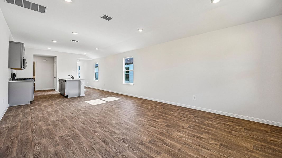 Spacious, unfurnished interior of a new home in Southgrove, Kyle (Image 28).