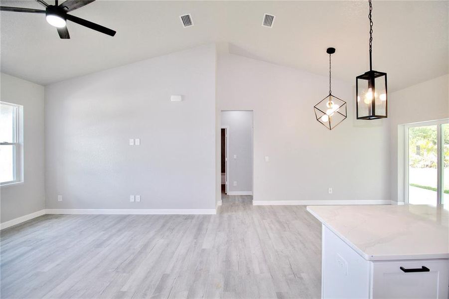 Spacious, unfurnished interior of a new home in , Sebring (Image 20).
