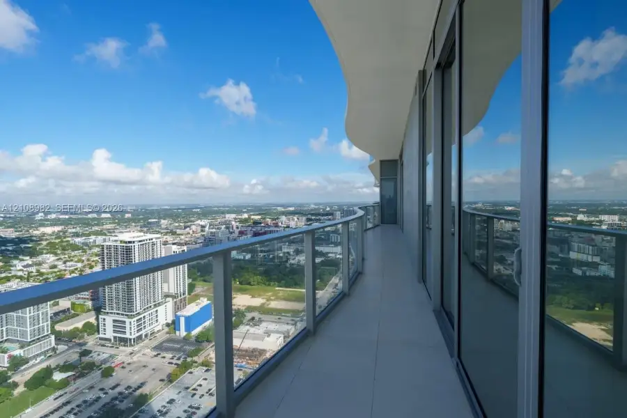 Condo located in Miami, FL showcasing its design and architecture (Image 3).