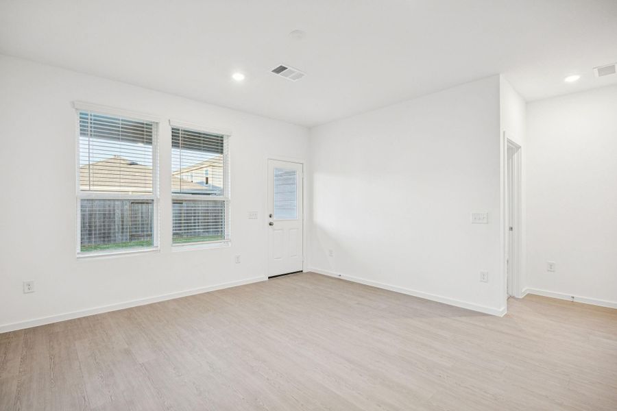 Spacious, unfurnished interior of a new home in Decker Farms, Magnolia (Image 19).