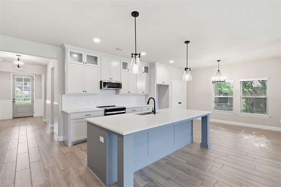 Furnished interior view inside a new home in , Saginaw (Image 9).
