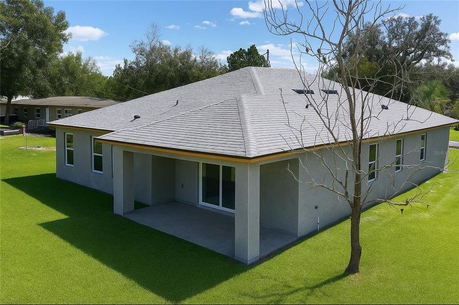 Exterior details and patio area of a home in , Orlando (Image 4).