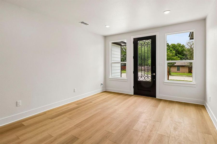 Spacious, unfurnished interior of a new home in , Mesquite (Image 22).