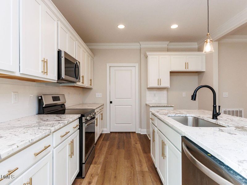 010-1280x960-kitchen