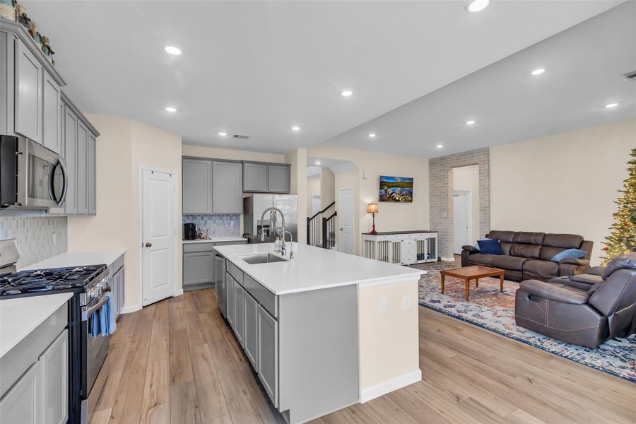 Furnished interior view inside a new home in , Baytown (Image 33).