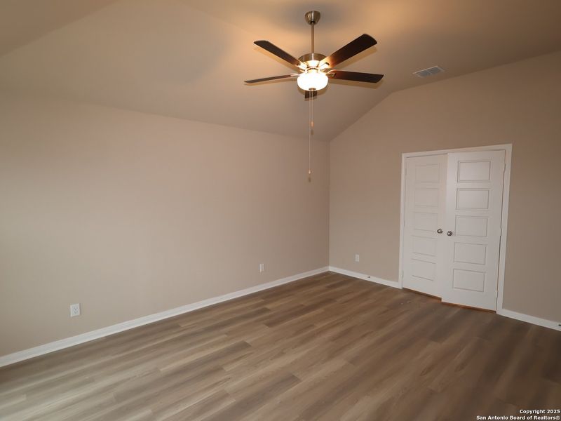 Spacious, unfurnished interior of a new home in Greenspoint Heights, Seguin (Image 29).
