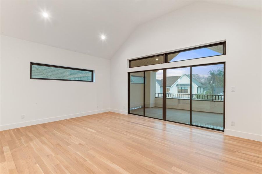 Spacious, unfurnished interior of a new home in , Dallas (Image 24).