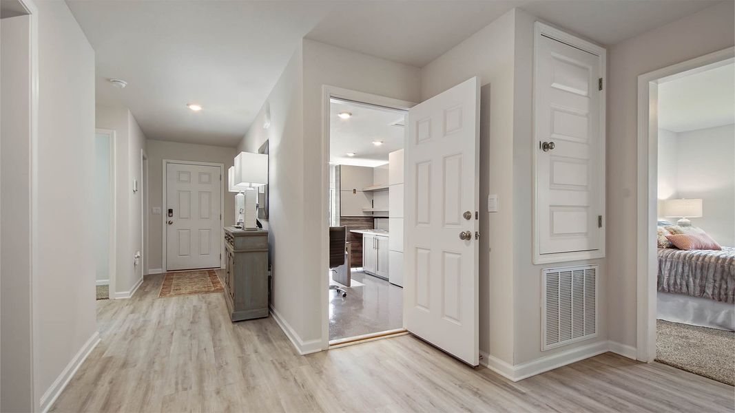 Representative furnished interior of a home built from the Cali by D.R. Horton in Ashton Park Phase III, Freeport (Image 35).