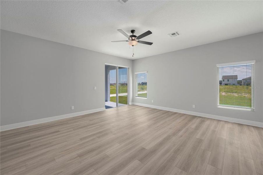 Spacious, unfurnished interior of a new home in Gum Lake Preserve, Lake Alfred (Image 21).