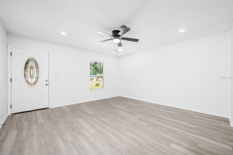 Spacious, unfurnished interior of a new home in , Gainesville (Image 23).