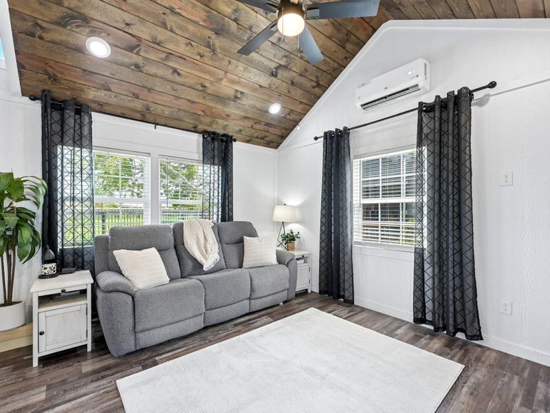 Furnished interior view inside a new home in , Bacliff (Image 5).
