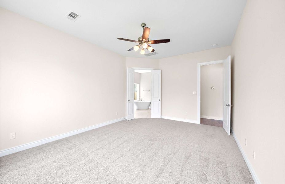 Representative unfurnished interior of a home built from the 3799AU by Ravenna Homes in Audubon 60′, Magnolia (Image 31).