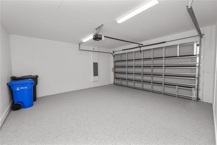 Spacious, unfurnished interior of a new home in , Tampa (Image 43).