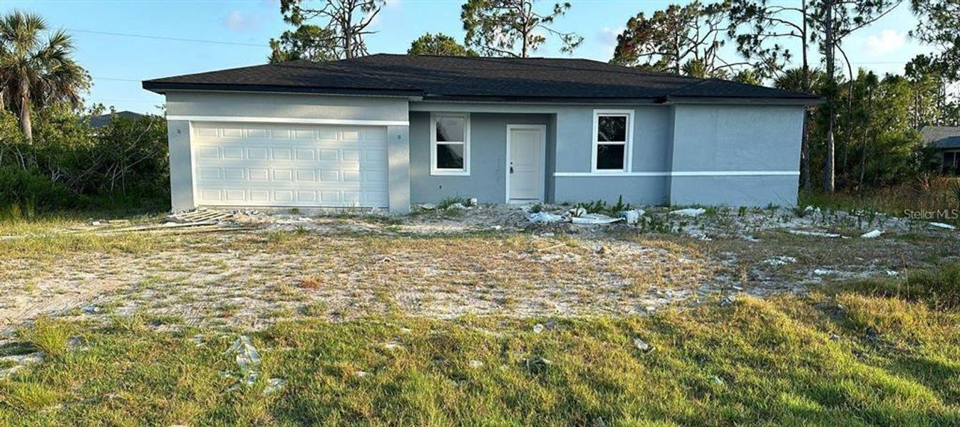Exterior details and patio area of a home in , Port Charlotte (Image 4).