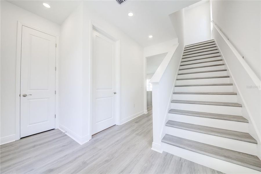 Spacious, unfurnished interior of a new home in Bungalow Walk at Lakewood Ranch, Sarasota (Image 20).