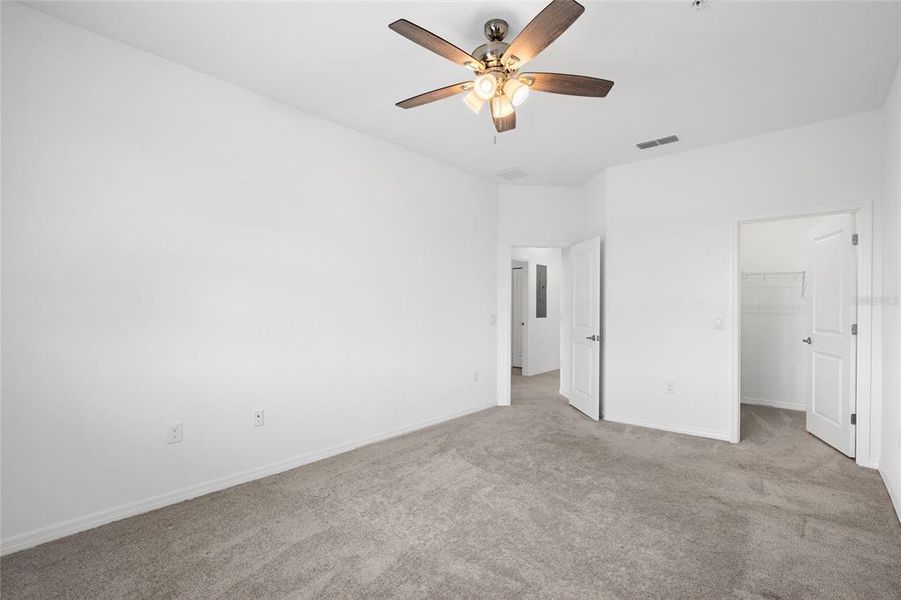 Spacious, unfurnished interior of a new home in , Punta Gorda (Image 23).