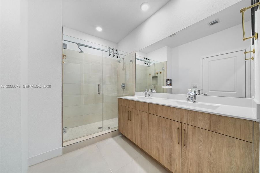 Furnished interior view inside a new home in , Pembroke Pines (Image 24).