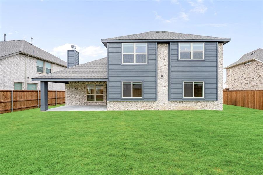 Exterior details and patio area of a home in Somerset, Venus (Image 21).