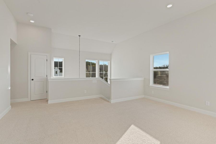 Spacious, unfurnished interior of a new home in Woodbridge Glen, Lebanon (Image 21).
