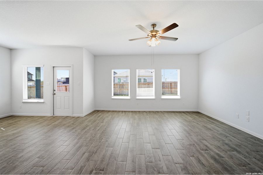 Spacious, unfurnished interior of a new home in Laurel Vistas, San Antonio (Image 21).