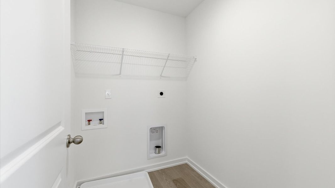 Spacious, unfurnished interior of a new home in Oak Hill, Vonore (Image 26).