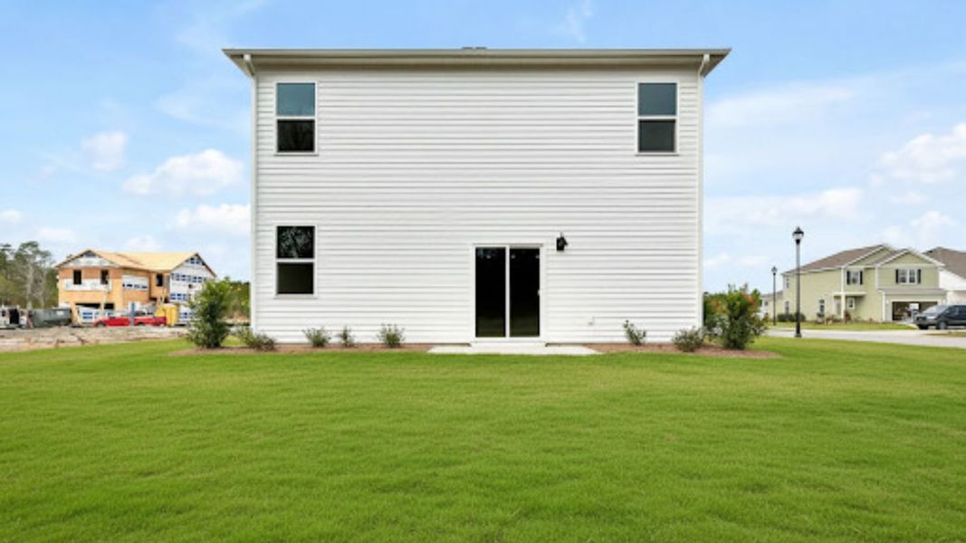 Exterior details and patio area of a home in Vineyard Trail, Jacksonville (Image 3).