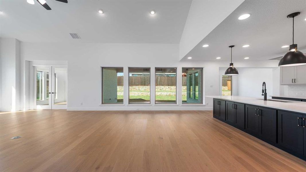 Spacious, unfurnished interior of a new home in Somerset Park 80', Rockwall (Image 22).