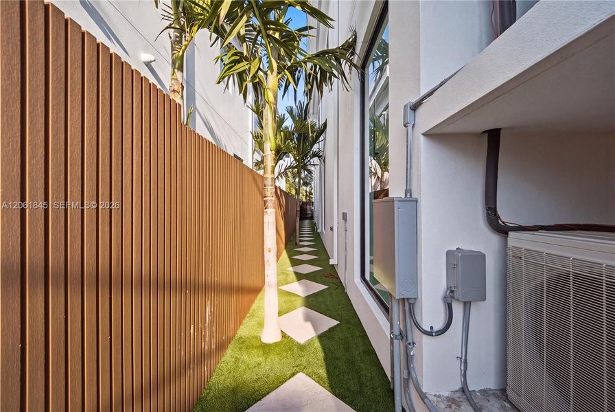 Exterior details and patio area of a home in , Fort Lauderdale (Image 33).